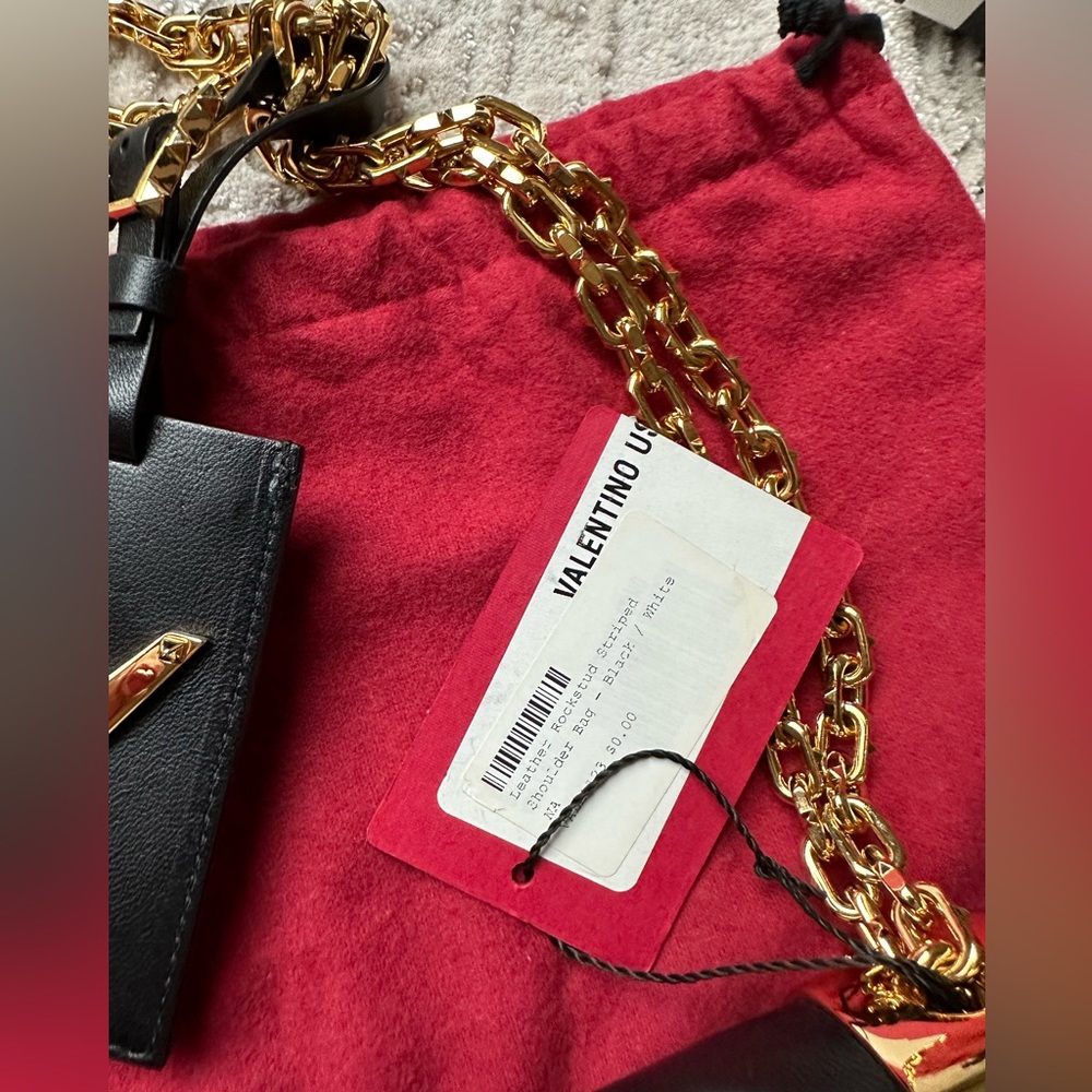 Valentino  Rockstud  Bag 🖤🤍 - Picture 10 of 16